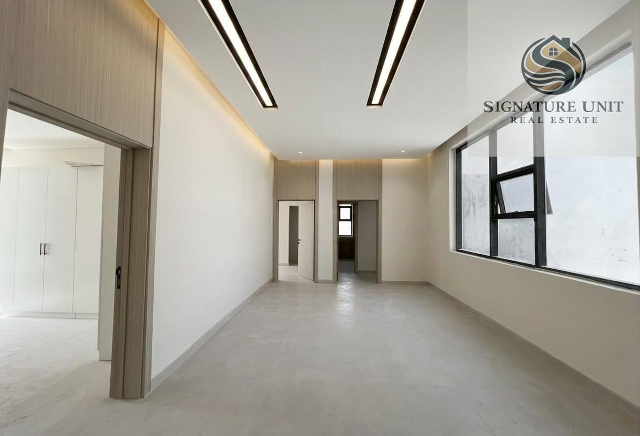 Elegant 4BR Villa with Maid Room photo 10