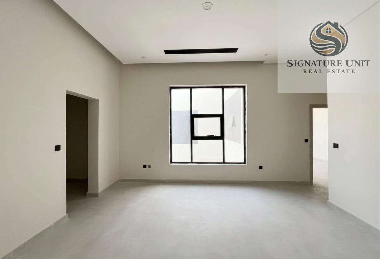 Elegant 4BR Villa with Maid Room photo 9