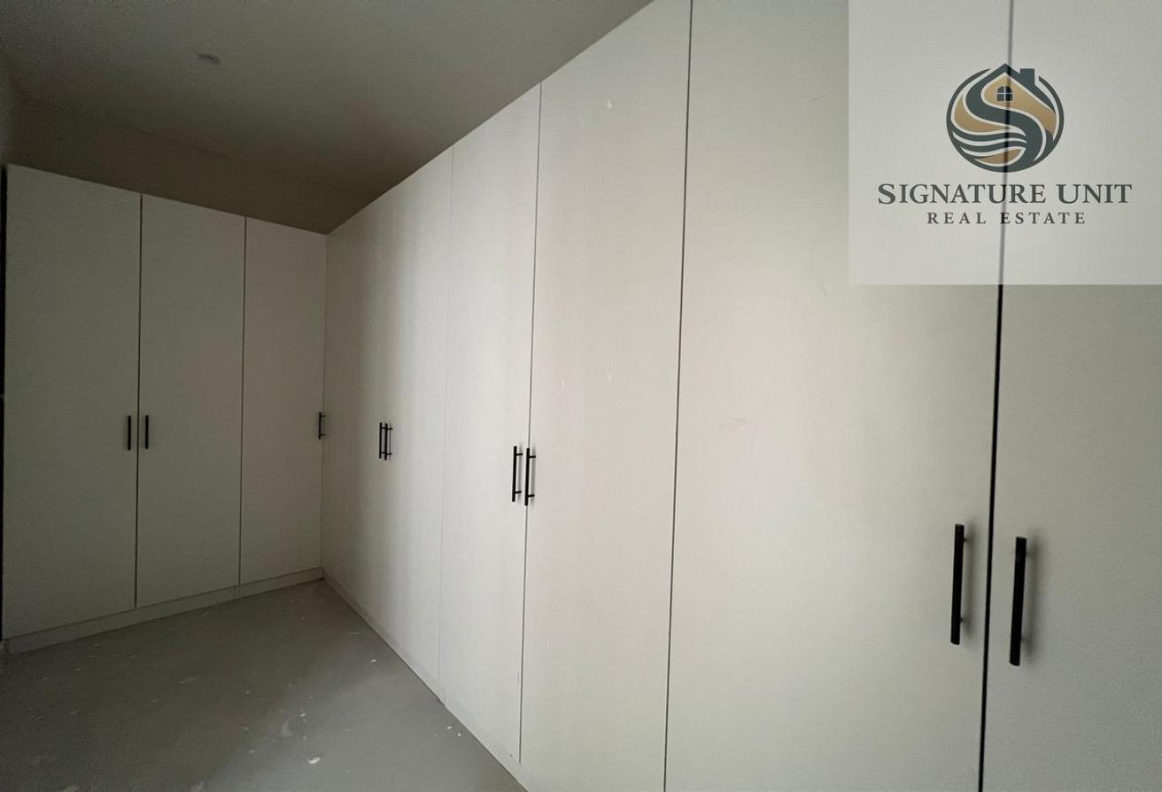 Elegant 4BR Villa with Maid Room photo 13