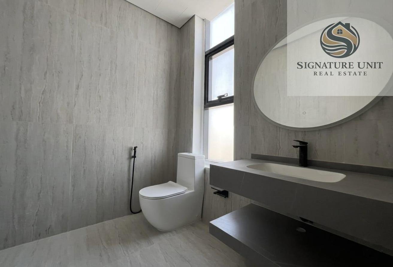 Elegant 4BR Villa with Maid Room photo 14