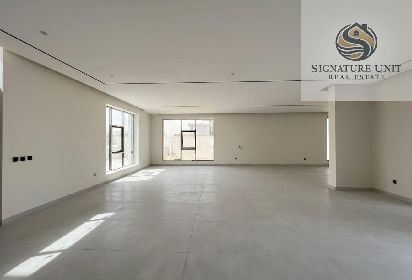 Elegant 4BR Villa with Maid Room photo 4