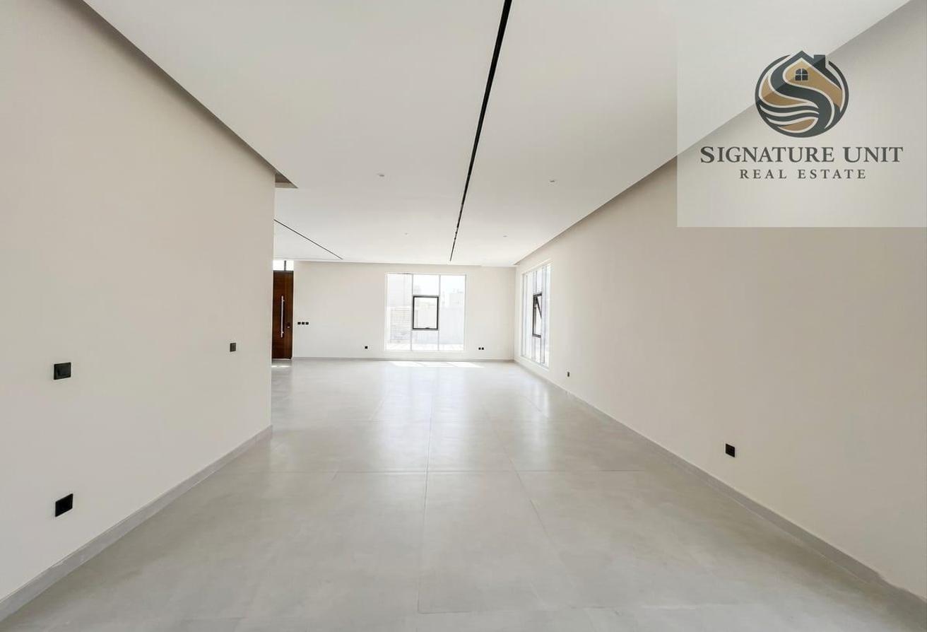 Elegant 4BR Villa with Maid Room photo 6