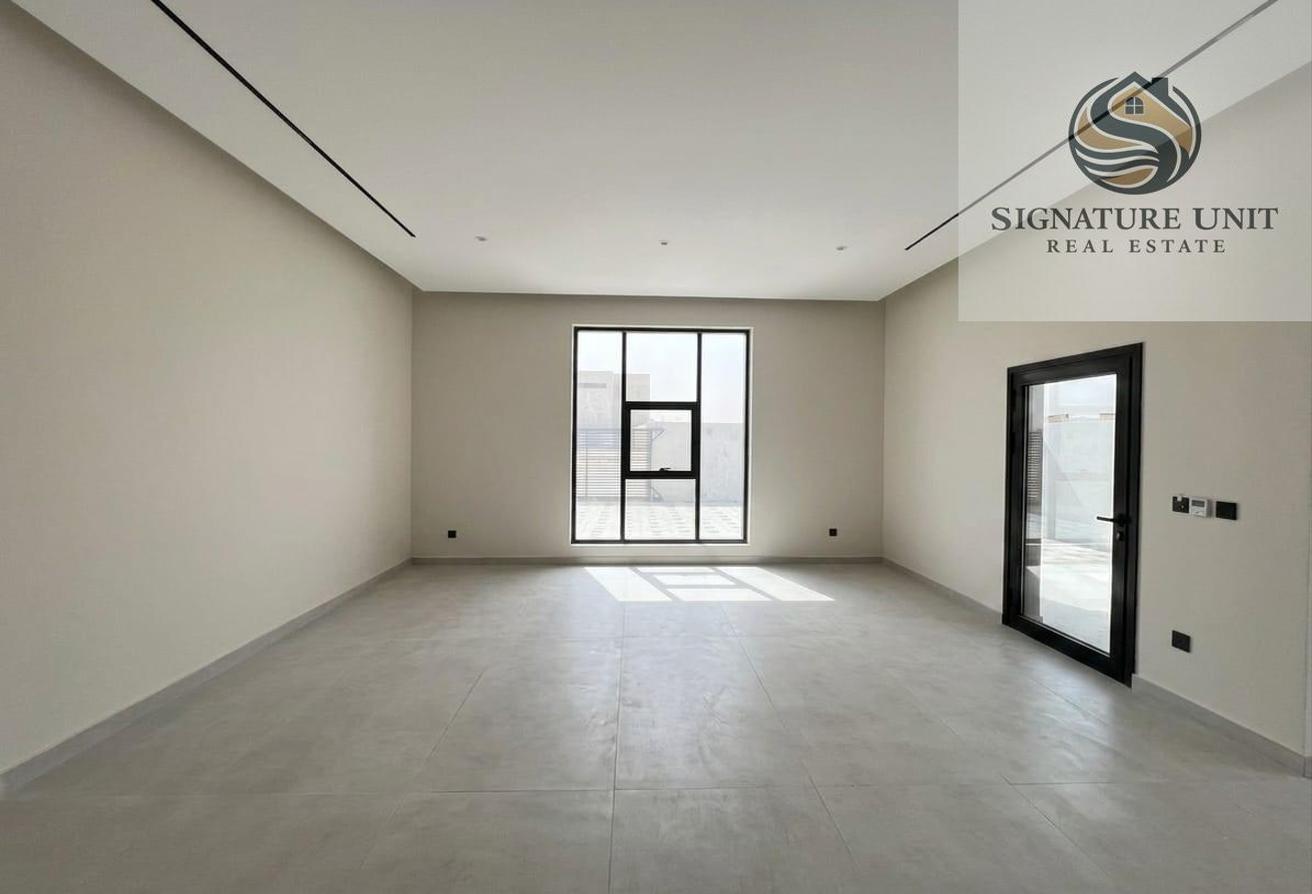 Elegant 4BR Villa with Maid Room photo 7