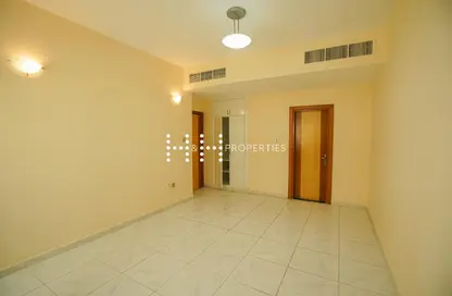 شقة - 2 غرف نوم - 2 حمامات للايجار في بناية سراج - منخول - بر دبي - دبي