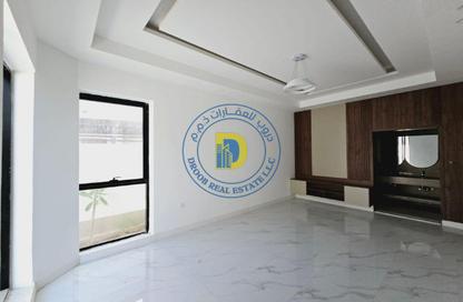 فيلا - 5 غرف نوم - 8 حمامات للبيع في 2 المويهات - المويهات - عجمان