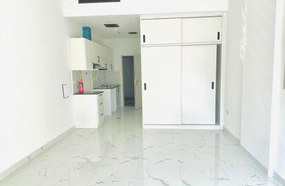 Apartment - Studio - 1 Bathroom for rent in Al Amir Abdullah Building - International City Phase 2 - Al Warsan 4 - Al Warsan - Dubai Apartment - Studio - 1 Bathroom for rent in Al Amir Abdullah Building - International City Phase 2 - Al Warsan 4 - Al Warsan - Dubai