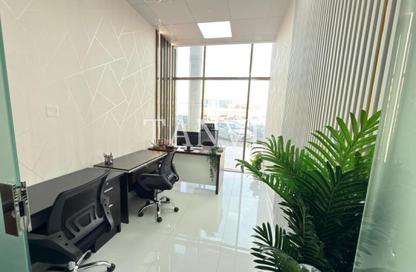 Office Space - Studio - 1 Bathroom for rent in Red Avenue - Al Garhoud - Dubai