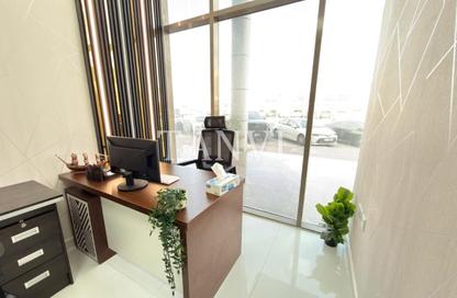 Office Space - Studio - 1 Bathroom for rent in Red Avenue - Al Garhoud - Dubai
