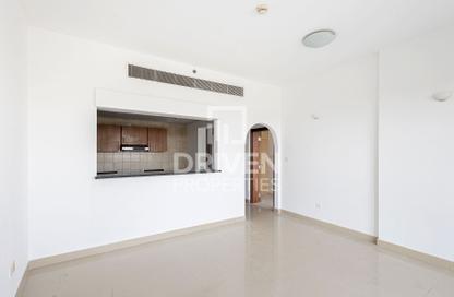 Apartment - 1 - 2 for sale in Golf Tower - Dubai Sports City - Dubai