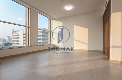 Apartment - Studio - 1 for rent in DXB Tower - Sheikh Zayed Road - Dubai Apartment - Studio - 1 for rent in DXB Tower - Sheikh Zayed Road - Dubai