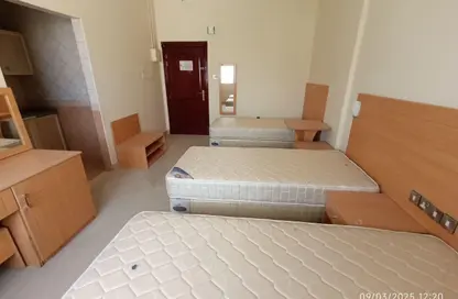 شقة - 1 حمام للايجار في بناية البطينة 9 - البطينة - الشارقة شقة - 1 حمام للايجار في بناية البطينة 9 - البطينة - الشارقة