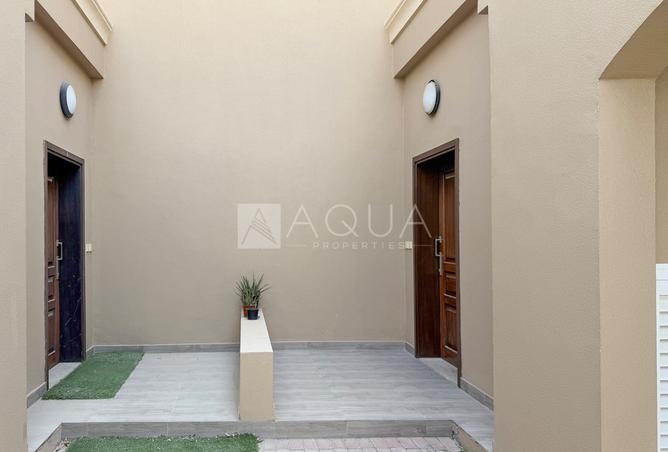 SINGLE ROW | VACANT| LIGHT WOOD | VASTU