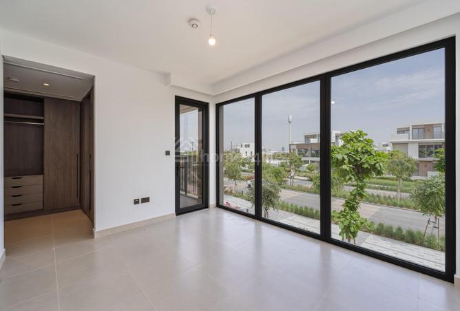 Landscaped | Single row | Fully upgraded