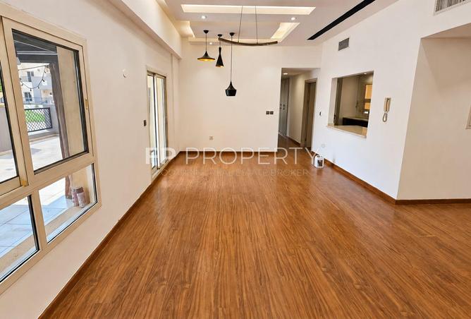 Huge Terrace | Renovated 3BR + Maid | Vastu