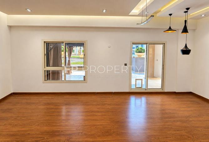 Huge Terrace | Renovated 3BR + Maid | Vastu photo 2