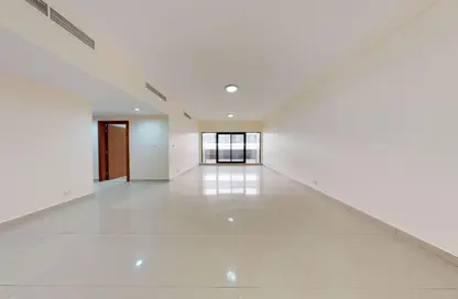 Apartment - 3 Bedrooms - 3 Bathrooms for rent in Golden Sands 9 - Mankhool - Bur Dubai - Dubai