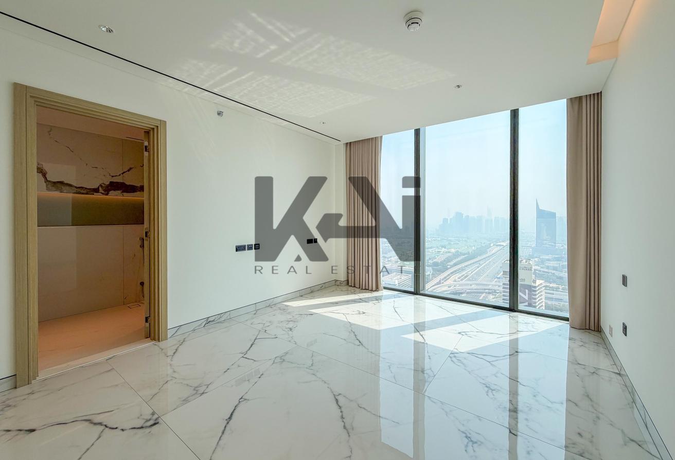Luxurious 4BR+Maids | High Floor | Spacious Layout photo 8