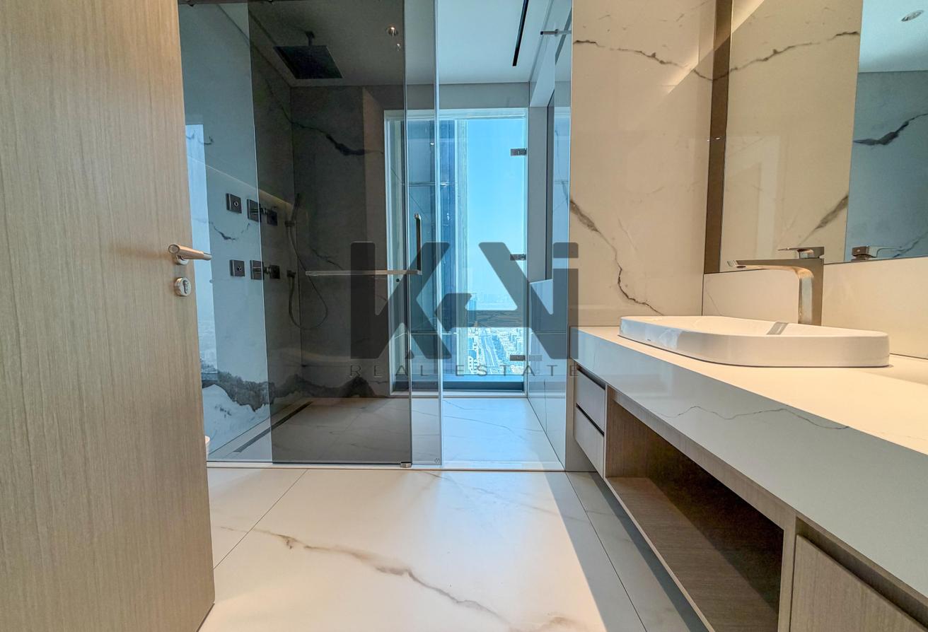 Luxurious 4BR+Maids | High Floor | Spacious Layout photo 15