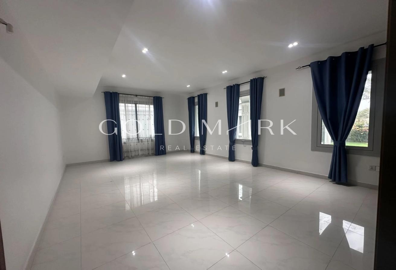 Huge Plot | Nice Community | Vacant Unit photo 6
