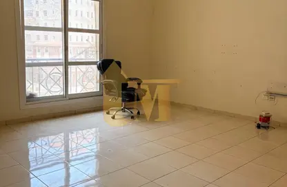 شقة - 2 غرف نوم - 2 حمامات للايجار في جلوبال جرين فيو - منطقة مركز الأعمال - المدينة العالمية - دبي