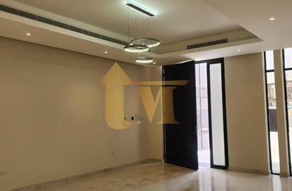 Villa - 4 Bedrooms - 5 Bathrooms for rent in Al Aweer 1 - Al Aweer - Dubai Villa - 4 Bedrooms - 5 Bathrooms for rent in Al Aweer 1 - Al Aweer - Dubai