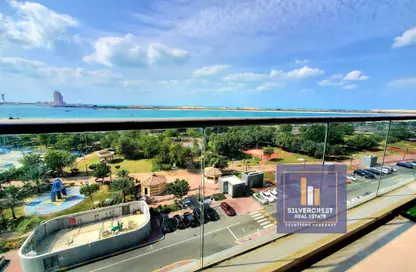 Apartment - 3 Bedrooms - 4 Bathrooms for rent in Wave tower - Corniche Road - Abu Dhabi
