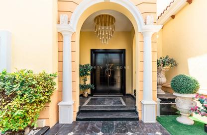 Villa - 4 - 5 for sale in District 7 - Jumeirah Park - Dubai
