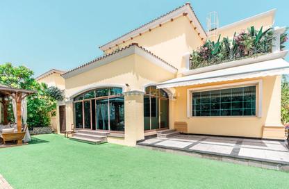 Villa - 4 - 5 for sale in District 7 - Jumeirah Park - Dubai