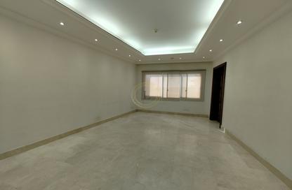 عمارة بالكامل - استوديو - 8 حمامات للايجار في حي القلعة - الجهلي - العين