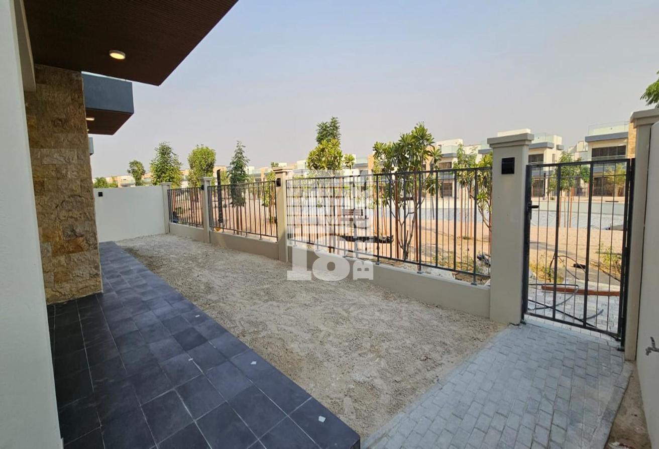 Waterfront 6 Bedrooms standalone villa photo 8
