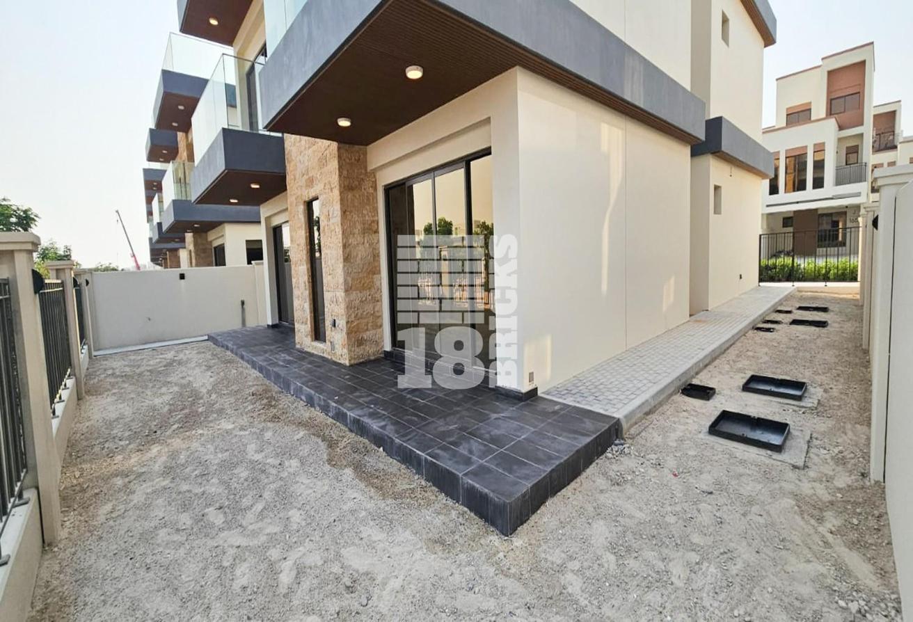 Waterfront 6 Bedrooms standalone villa photo 10