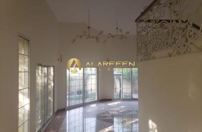 Villa - 4 Bedrooms - 5 Bathrooms for rent in Jumeirah 1 Villas - Jumeirah 1 - Jumeirah - Dubai