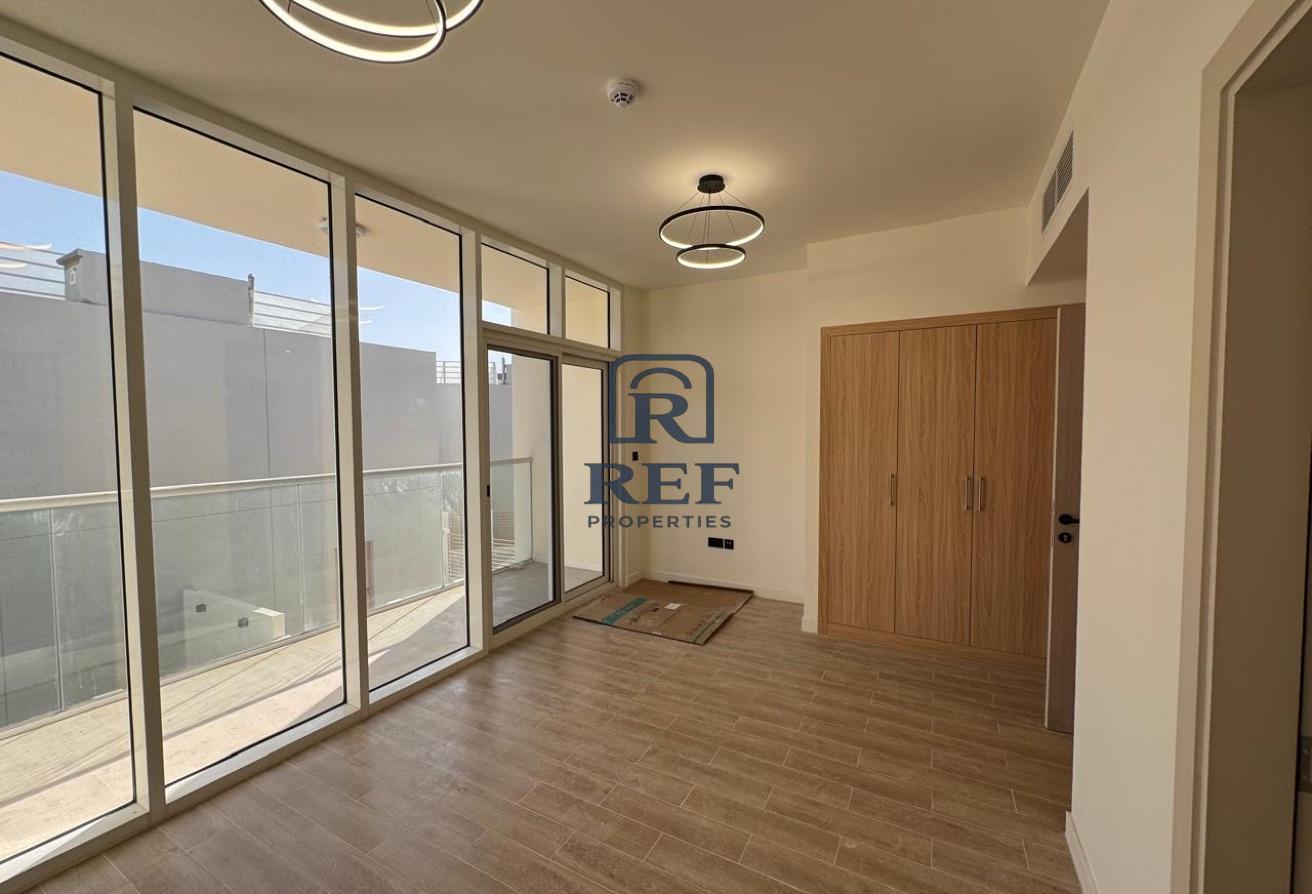 Single Row | Park Access | Spacious | Vacant Soon photo 12
