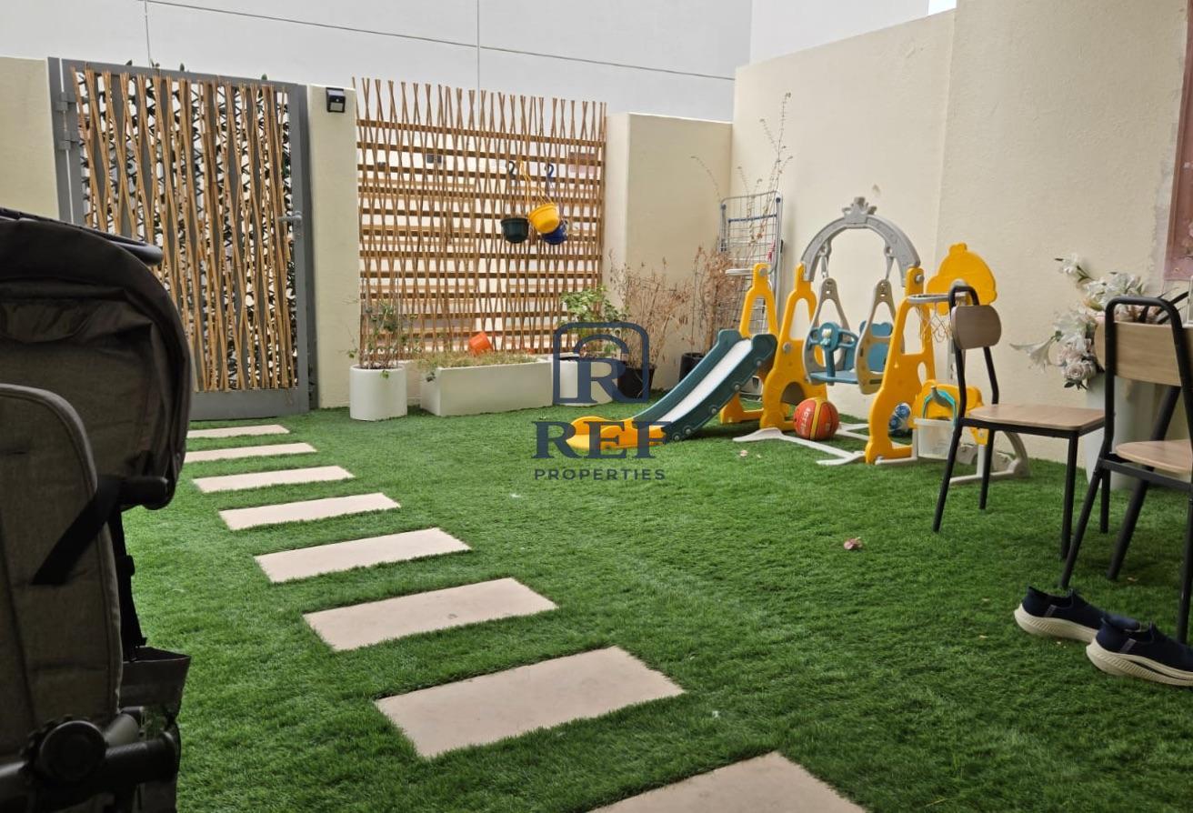 Single Row | Park Access | Spacious | Vacant Soon photo 17