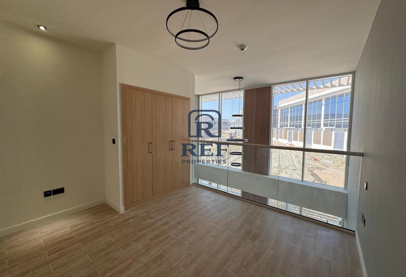 Single Row | Park Access | Spacious | Vacant Soon photo 7