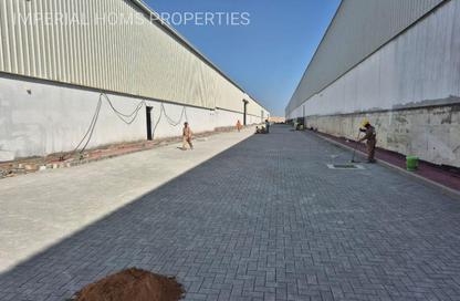 Warehouse - Studio - 2 Bathrooms for rent in Umm Al Thuoob - Umm Al Quwain