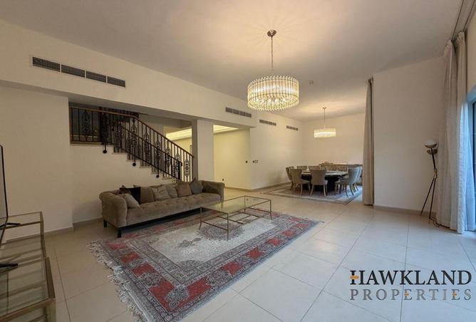 4BR Villa + Maids Room Driver Room |Close to Mall
