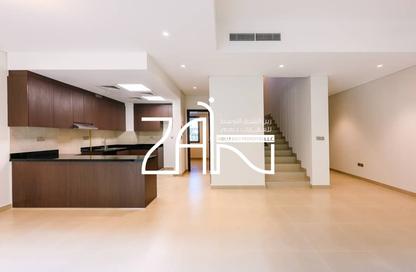 Townhouse - 3 - 5 for sale in Casares - Bloom Living - Zayed City (Khalifa City C) - Khalifa City - Abu Dhabi
