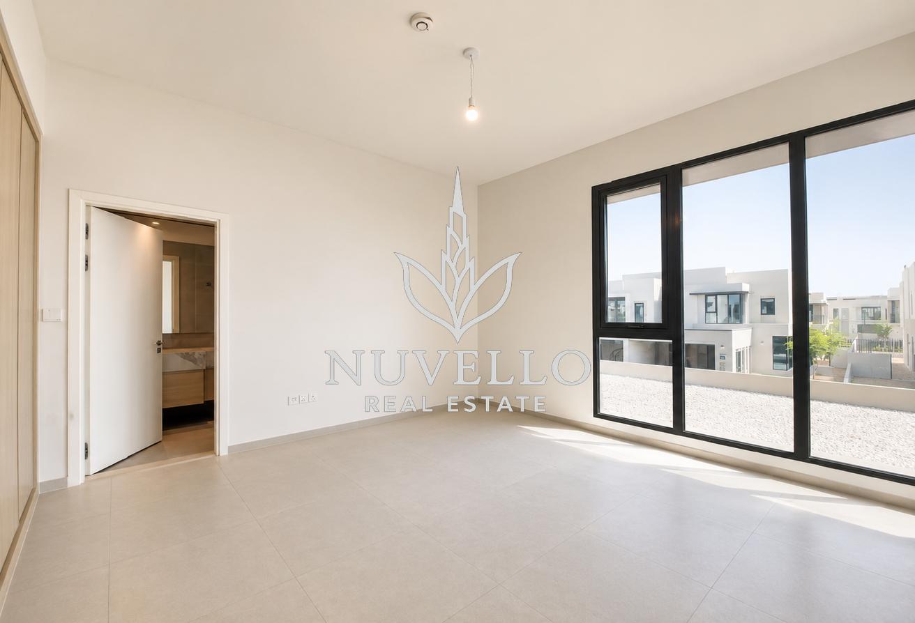 Corner| Negotiable | Landscaped | Next to park photo 7