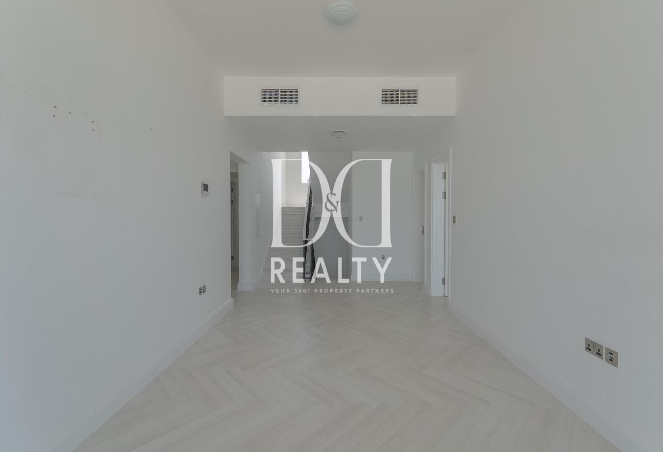 VACANT | Sea Views | Direct Beach Access photo 10