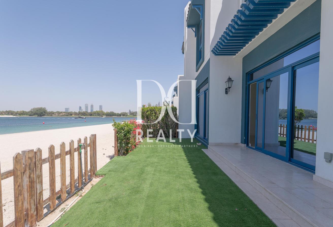 VACANT | Sea Views | Direct Beach Access photo 8