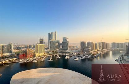 مكتب - استوديو للايجار في B2B  برج - الخليج التجاري - دبي