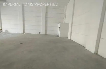 Warehouse - Studio - 4 Bathrooms for rent in Umm Al Thuoob - Umm Al Quwain
