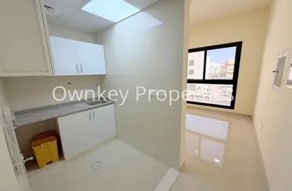 Apartment - Studio - 1 Bathroom for rent in Al Karama Sqaure - Al Karama - Dubai Apartment - Studio - 1 Bathroom for rent in Al Karama Sqaure - Al Karama - Dubai