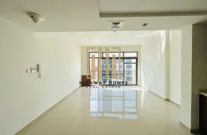 شقة - غرفة نوم - 2 حمامات للايجار في زهور 2 - الزاهية - تجارية مويلح - الشارقة