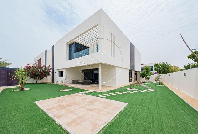 √Furnished | Landscaped Garden | Corner | VACANT√