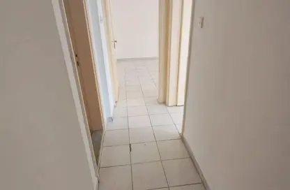 شقة - 2 غرف نوم - 2 حمامات للايجار في أم الطرافة - الشارقة