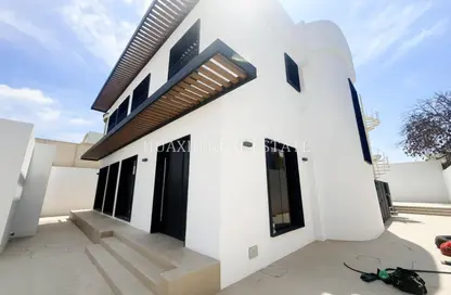 Villa - 5 Bedrooms - 6 Bathrooms for rent in Jumeirah 3 Villas - Jumeirah 3 - Jumeirah - Dubai