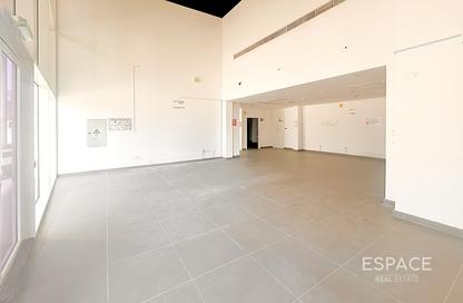 Retail - Studio - 1 Bathroom for rent in Capital Golden Tower - Business Bay - Dubai