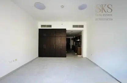 Apartment - 1 Bathroom for rent in Al Waleed 5 Building - Al Karama - Bur Dubai - Dubai Apartment - 1 Bathroom for rent in Al Waleed 5 Building - Al Karama - Bur Dubai - Dubai